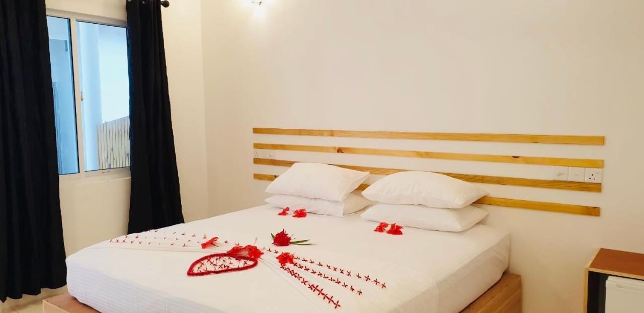 Sunny Beach Thoddoo Bagian luar foto